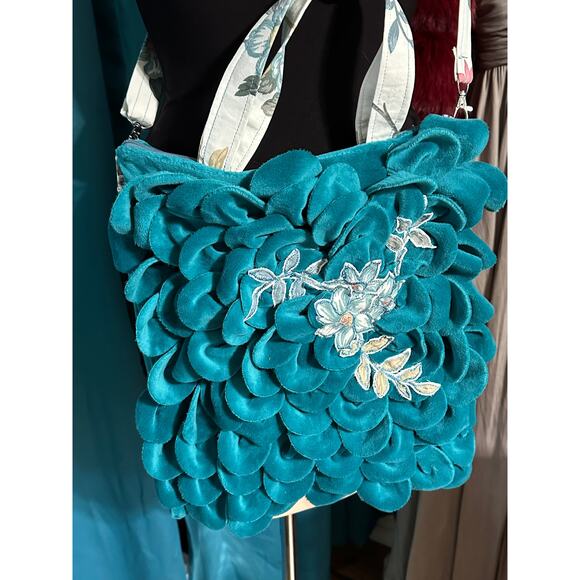 Handmade Petal Purse with matching pocket insert and embroidered accents. - Picture 2 of 10